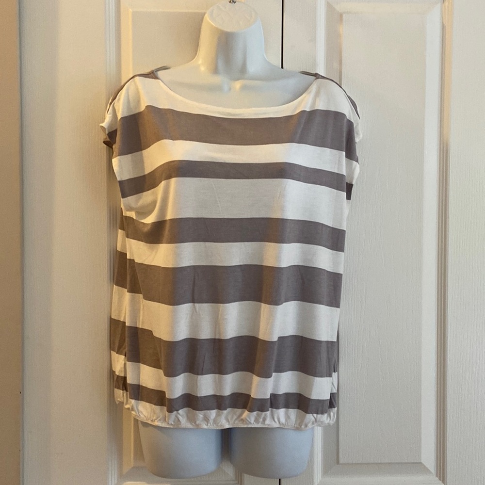 Super soft and flowy LOFT T-shirt